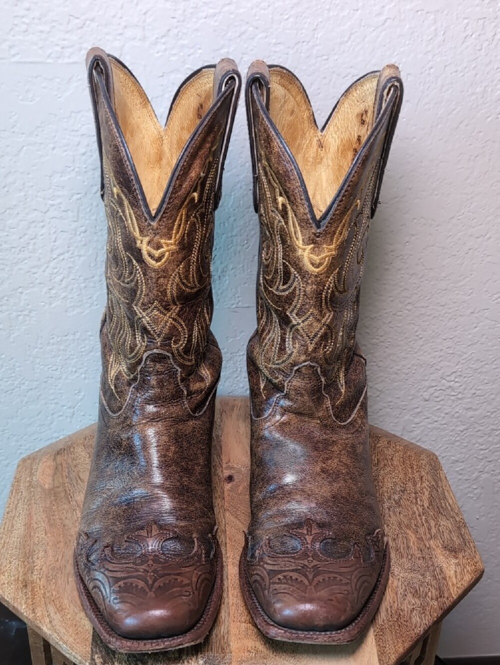 Tony Lama Classic Brown Embroidered Western Cowboy Boots - Picture 6 of 15